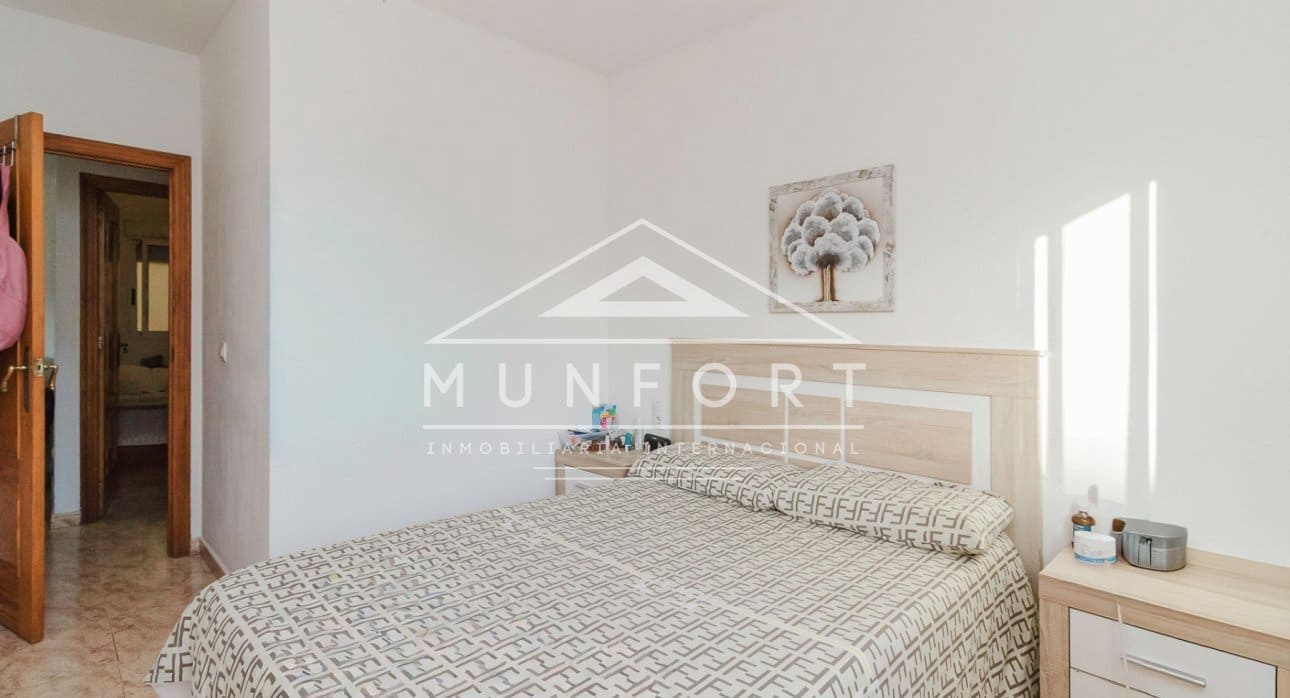 Apartamento de 2 habitaciones en Torrevieja en venta con piscina - 145.000 € (Ref: 9646025)