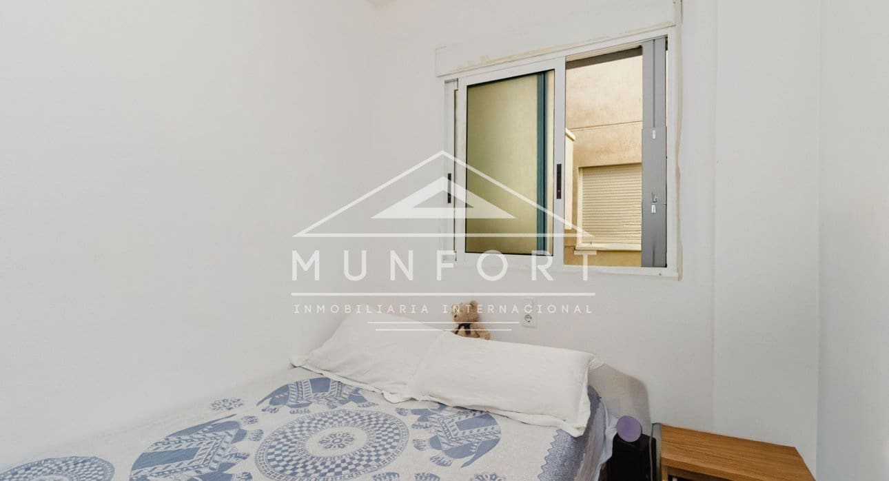 Apartamento de 2 habitaciones en Torrevieja en venta con piscina - 145.000 € (Ref: 9646025)