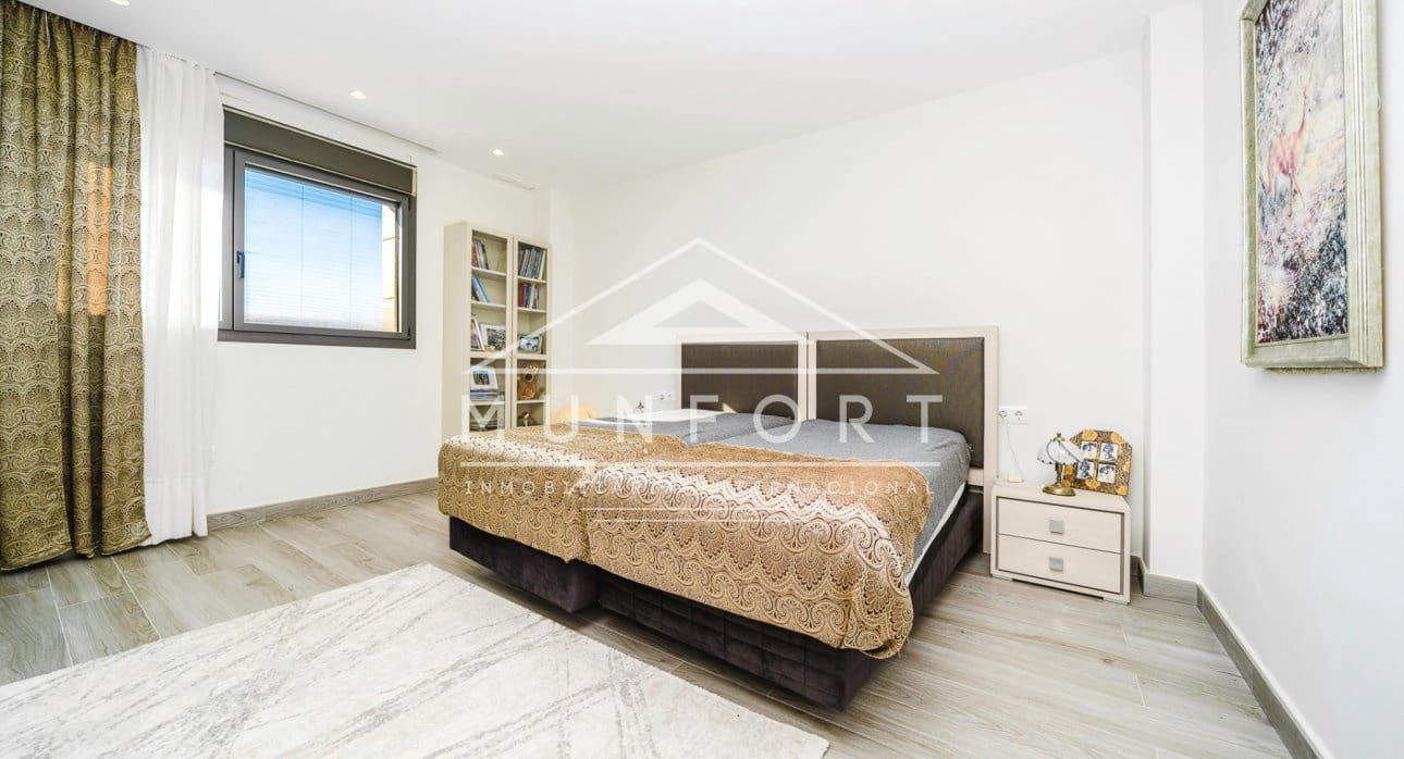 3 bedroom Villa for sale in Torrevieja with pool - € 1,280,000 (Ref: 9646028)