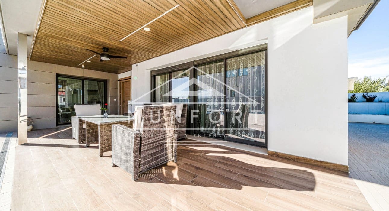 3 bedroom Villa for sale in Torrevieja with pool - € 1,280,000 (Ref: 9646028)