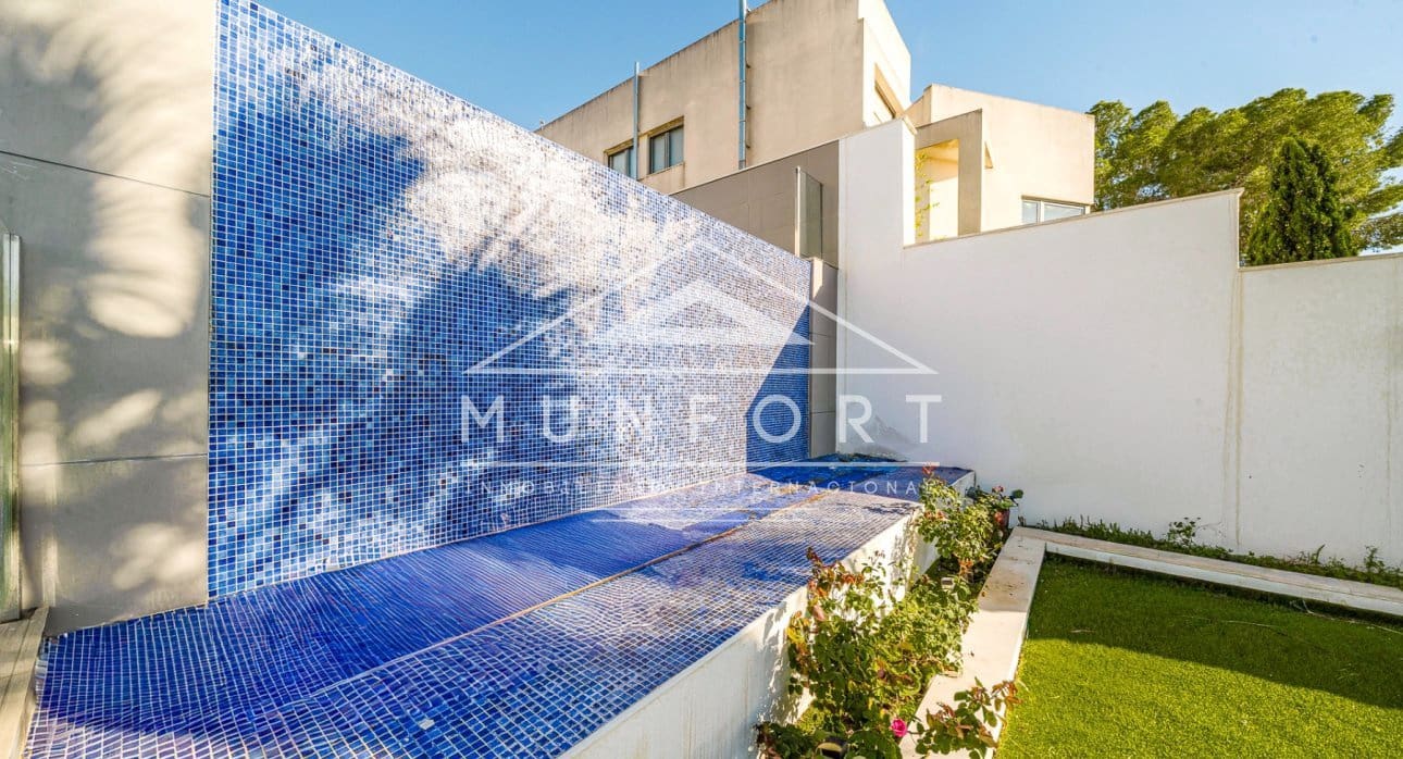 3 bedroom Villa for sale in Torrevieja with pool - € 1,280,000 (Ref: 9646028)