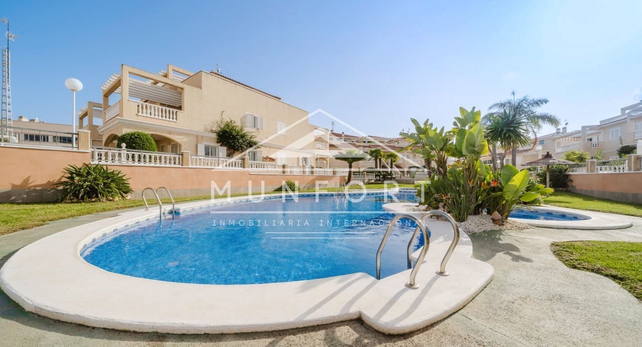 2 Zimmer Apartment zu verkaufen in Orihuela Costa mit Pool - 279.000 € (Ref: 9646032)
