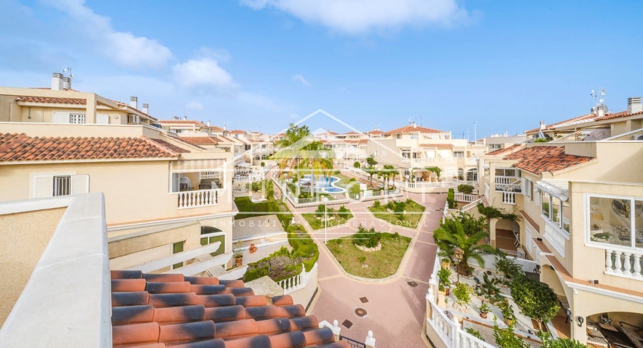 2 Zimmer Apartment zu verkaufen in Orihuela Costa mit Pool - 279.000 € (Ref: 9646032)