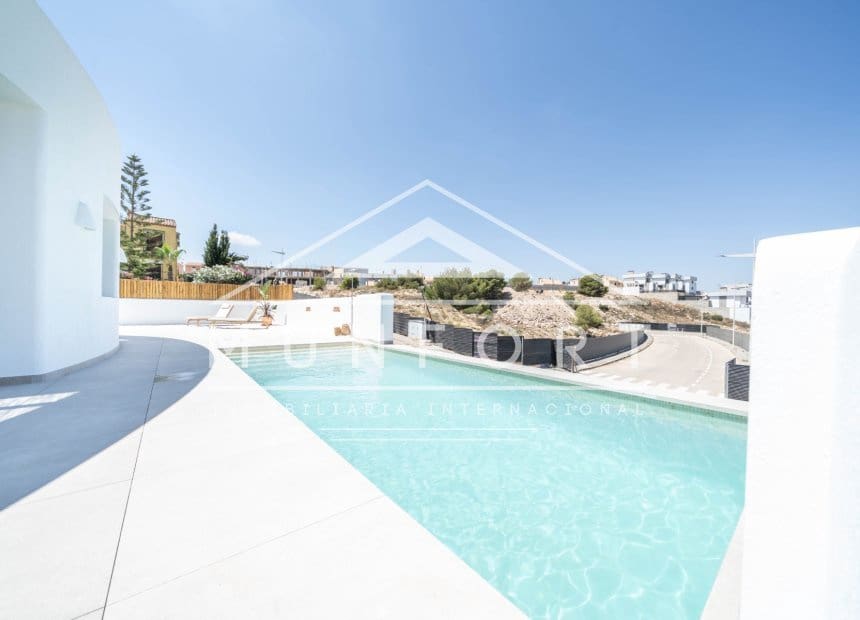 4 soverom Villa til salgs i Algorfa med svømmebasseng garasje - € 845 000 (Ref: 9650459)