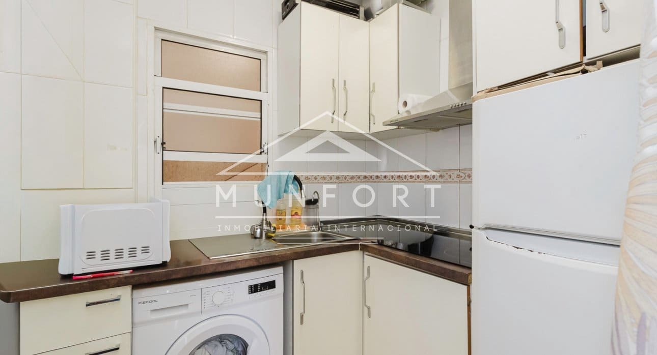 Apartamento de 2 habitaciones en Torrevieja en venta con piscina - 145.000 € (Ref: 9669594)