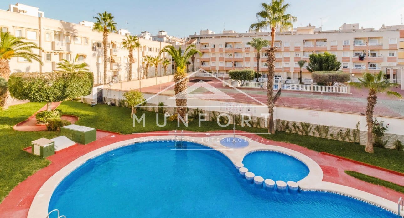 Apartamento de 2 habitaciones en Torrevieja en venta con piscina - 145.000 € (Ref: 9669594)