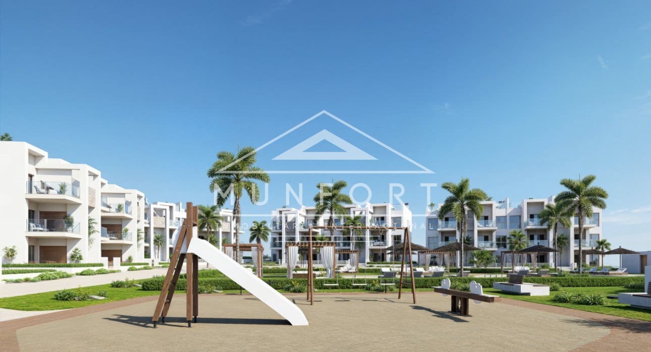 Apartamento de 2 habitaciones en Los Alcázares en venta con piscina - 299.000 € (Ref: 9672720)