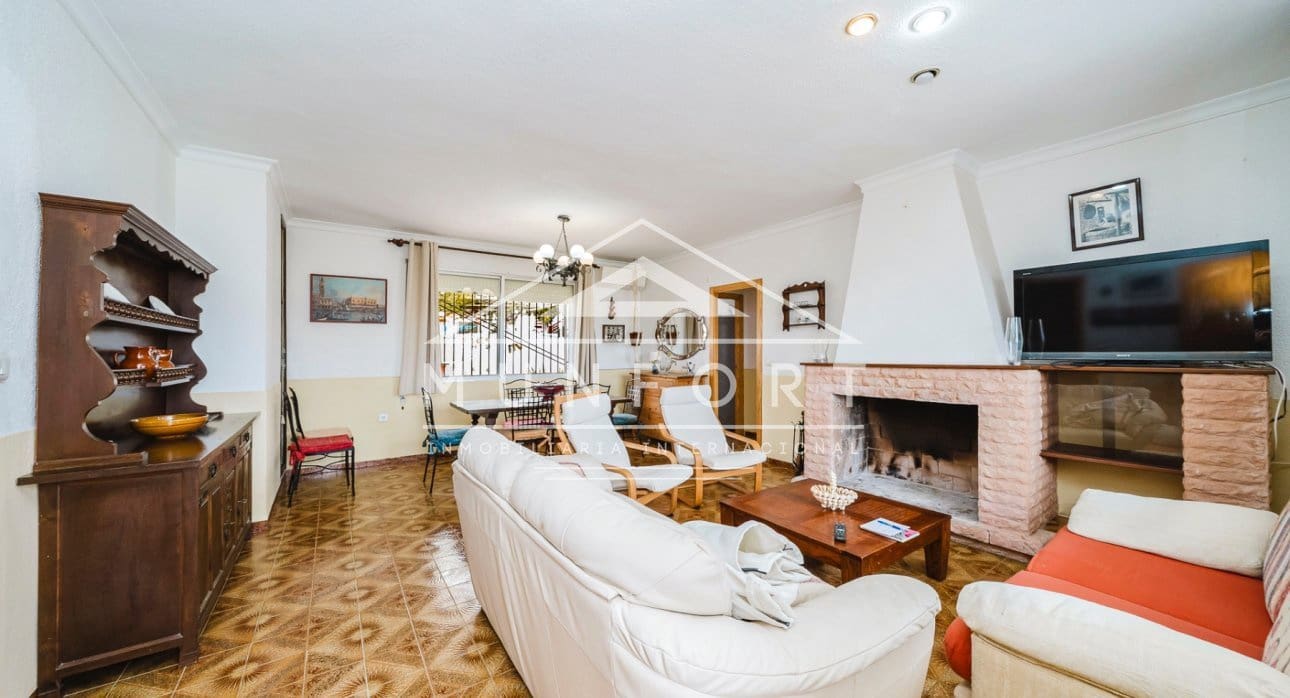 4 bedroom Villa for sale in El Carmoli - € 265,000 (Ref: 9674765)