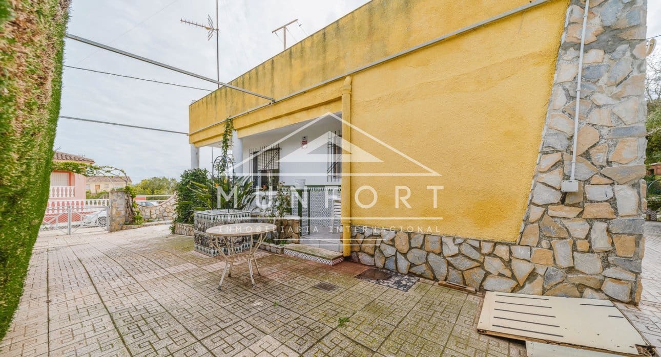 4 bedroom Villa for sale in El Carmoli - € 265,000 (Ref: 9674765)