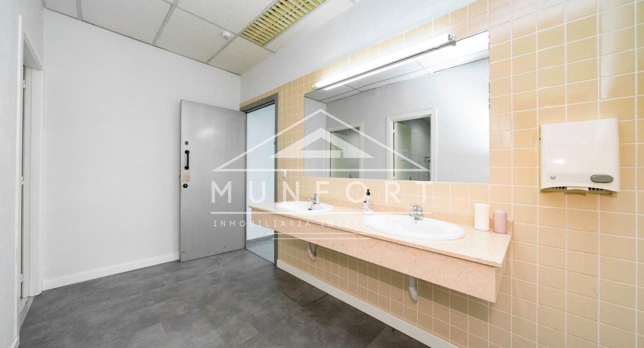 12 bedroom Office for sale in Murcia city - € 1,400,000 (Ref: 9675978)