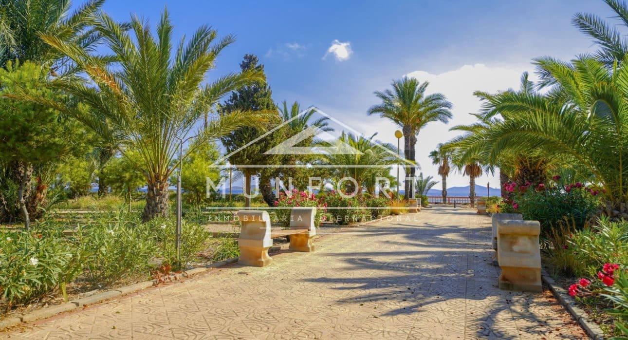 5 slaapkamer Halfvrijstaande villa te koop in Los Urrutias - € 215.000 (Ref: 9676314)