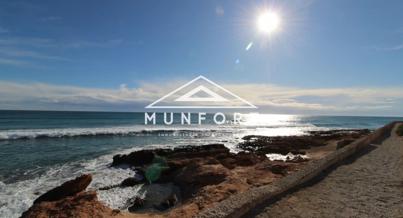 3 bedroom Villa for sale in Orihuela Costa with pool - € 760,000 (Ref: 9678195)