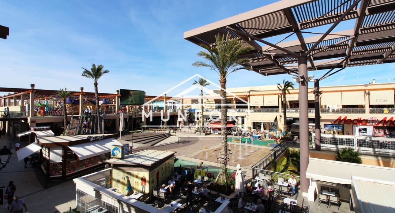 3 bedroom Villa for sale in Orihuela Costa with pool - € 760,000 (Ref: 9678195)