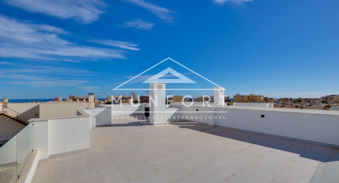 4 bedroom Villa for sale in Torrevieja with pool - € 750,000 (Ref: 9679139)