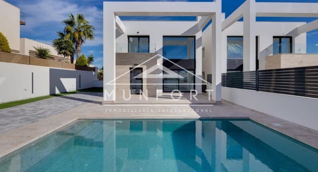 4 soveværelse Villa til salg i Aguas Nuevas, Torrevieja med swimmingpool - € 780.000 (Ref: 9679139)