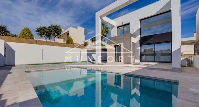 4 slaapkamer Villa te koop in Aguas Nuevas, Torrevieja met zwembad - € 750.000 (Ref: 9679139)