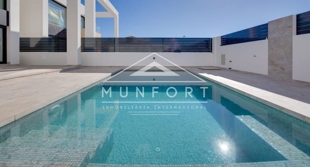 4 soveværelse Villa til salg i Aguas Nuevas, Torrevieja med swimmingpool - € 780.000 (Ref: 9679139)