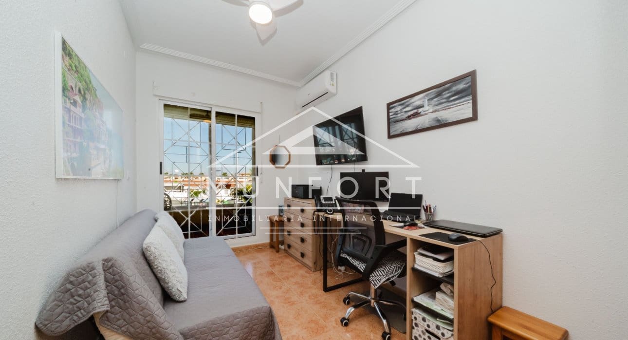 2 soveværelse Lejlighed til salg i Torrevieja med swimmingpool - € 195.000 (Ref: 9694252)