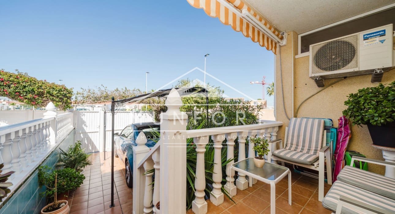 2 soveværelse Lejlighed til salg i Torrevieja med swimmingpool - € 195.000 (Ref: 9694252)