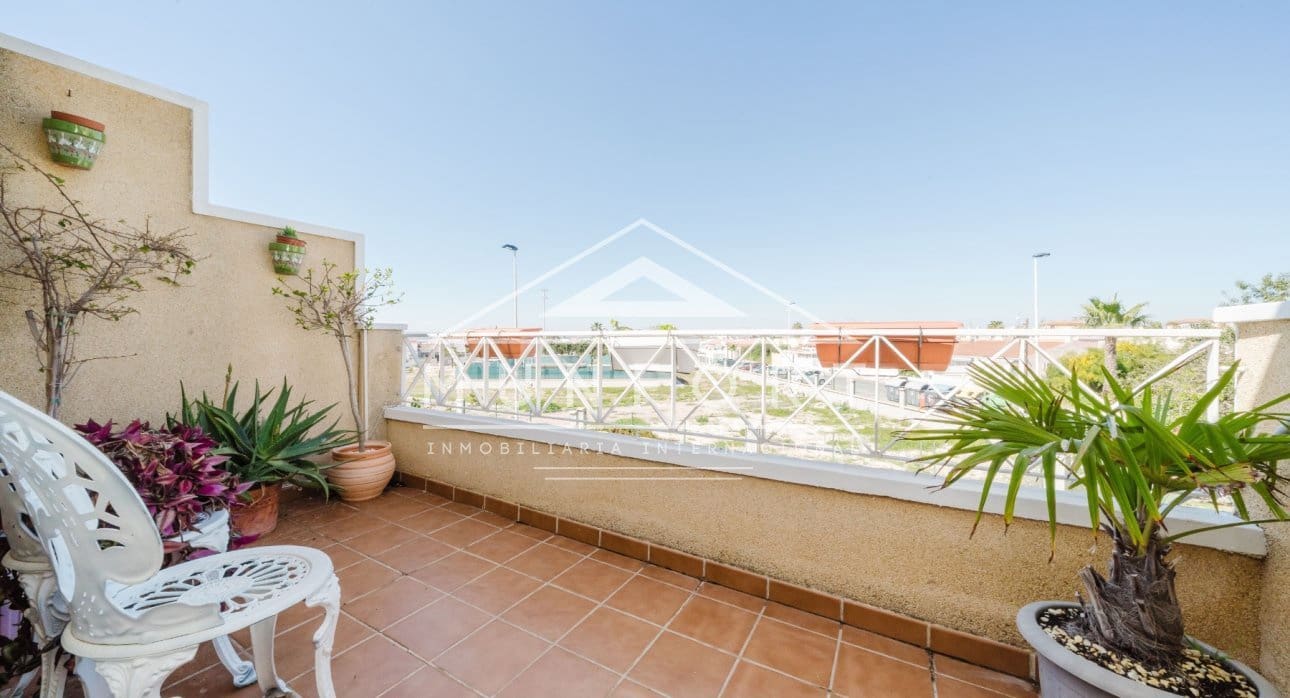 2 soveværelse Lejlighed til salg i Torrevieja med swimmingpool - € 195.000 (Ref: 9694252)