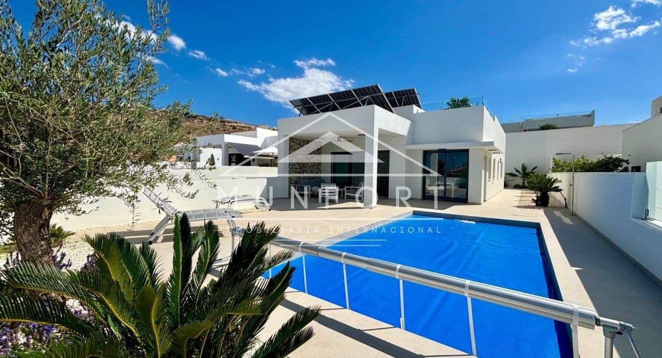 3 bedroom Villa for sale in Rojales with pool - € 479,000 (Ref: 9699830)