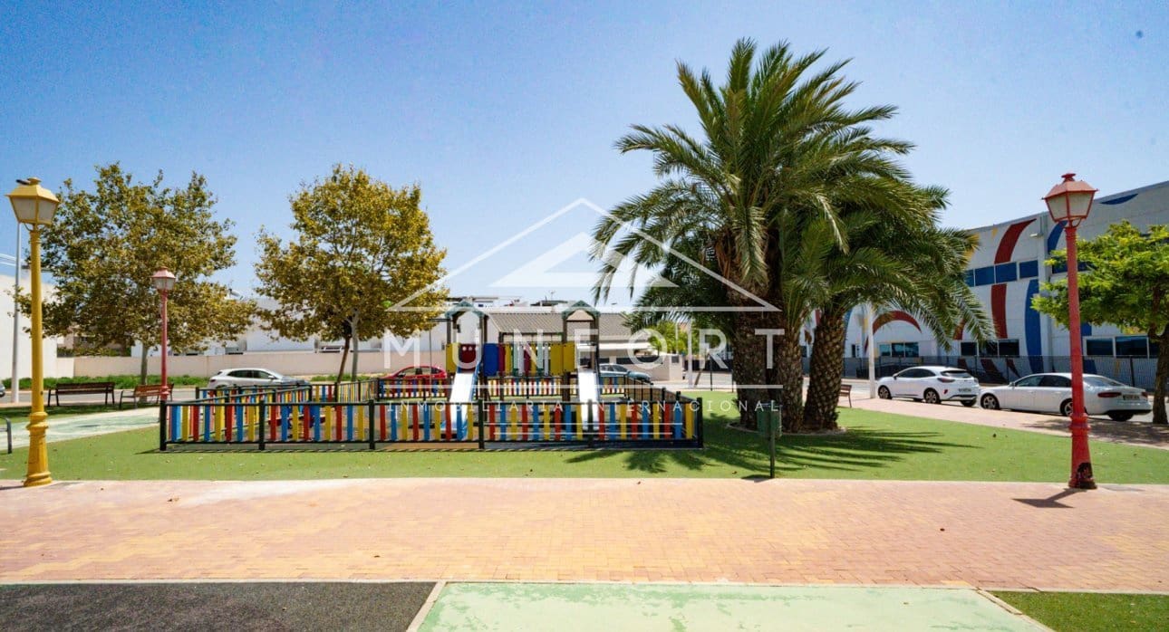 2 slaapkamer Bungalow te koop in San Pedro del Pinatar met zwembad - € 319.900 (Ref: 9709099)