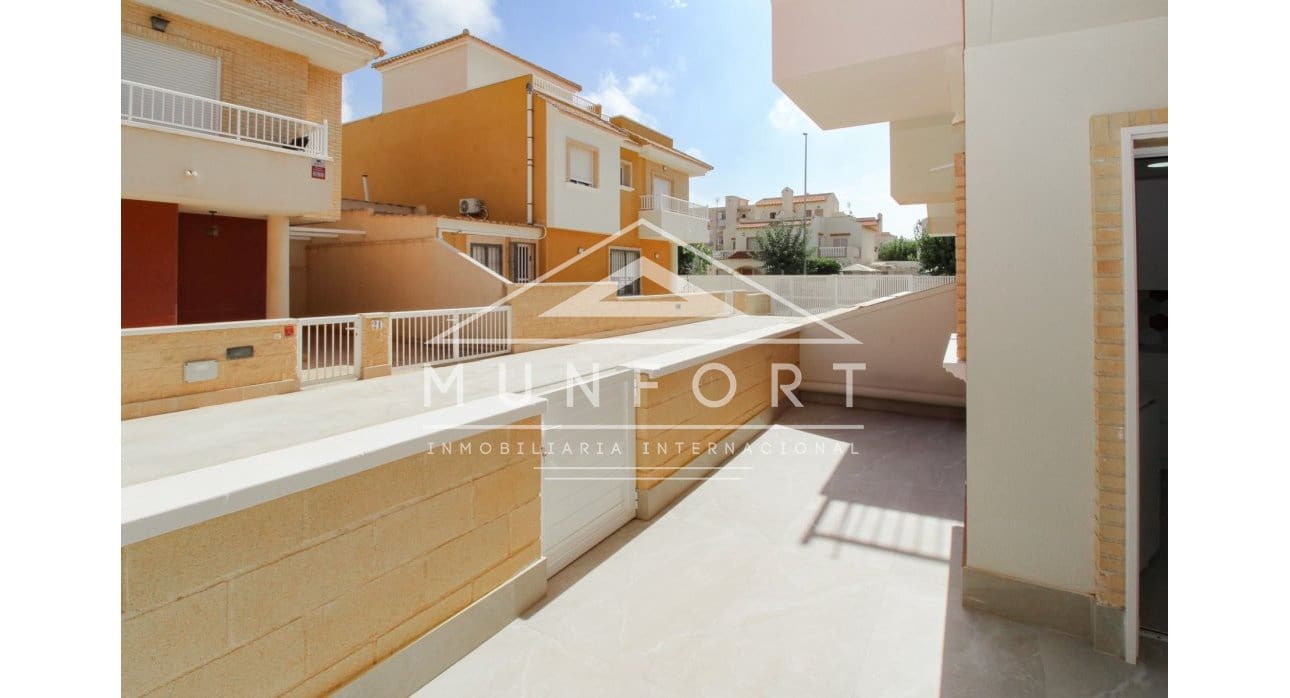 2 bedroom Bungalow for sale in Torre de la Horadada with pool - € 225,000 (Ref: 9716757)