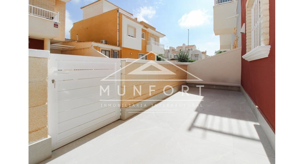 2 bedroom Bungalow for sale in Torre de la Horadada with pool - € 225,000 (Ref: 9716757)