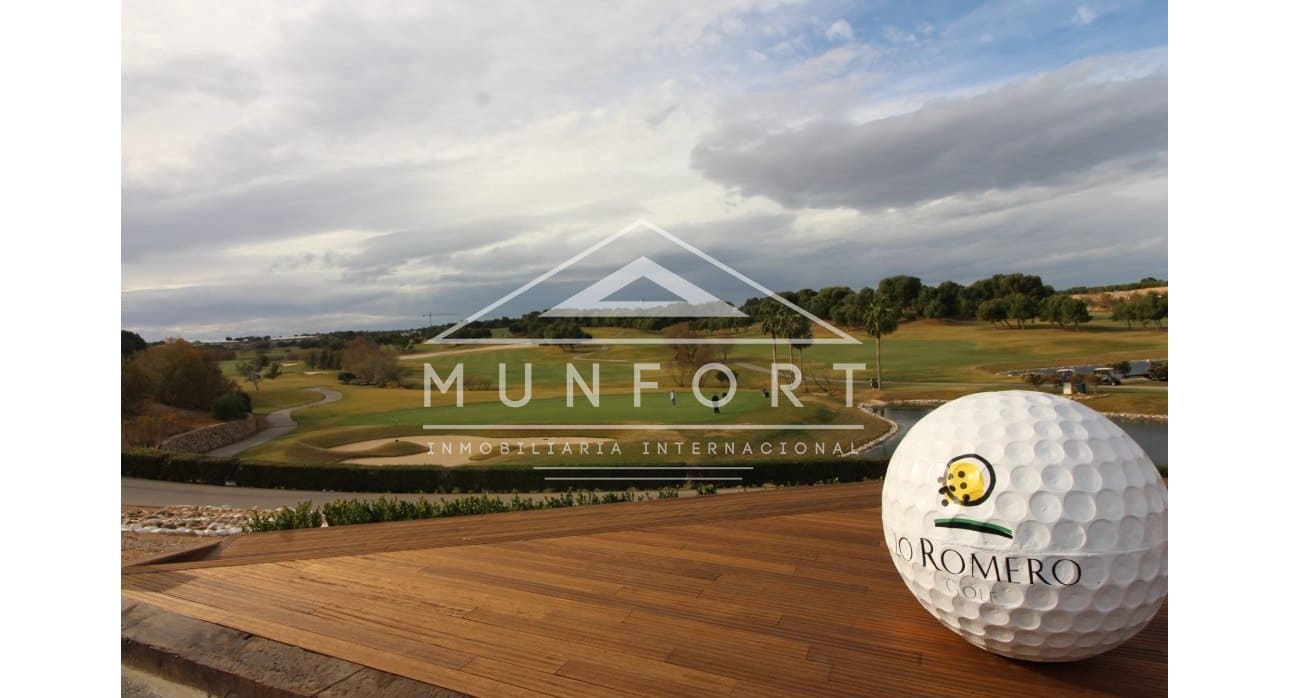 2 bedroom Bungalow for sale in Torre de la Horadada with pool - € 225,000 (Ref: 9716757)