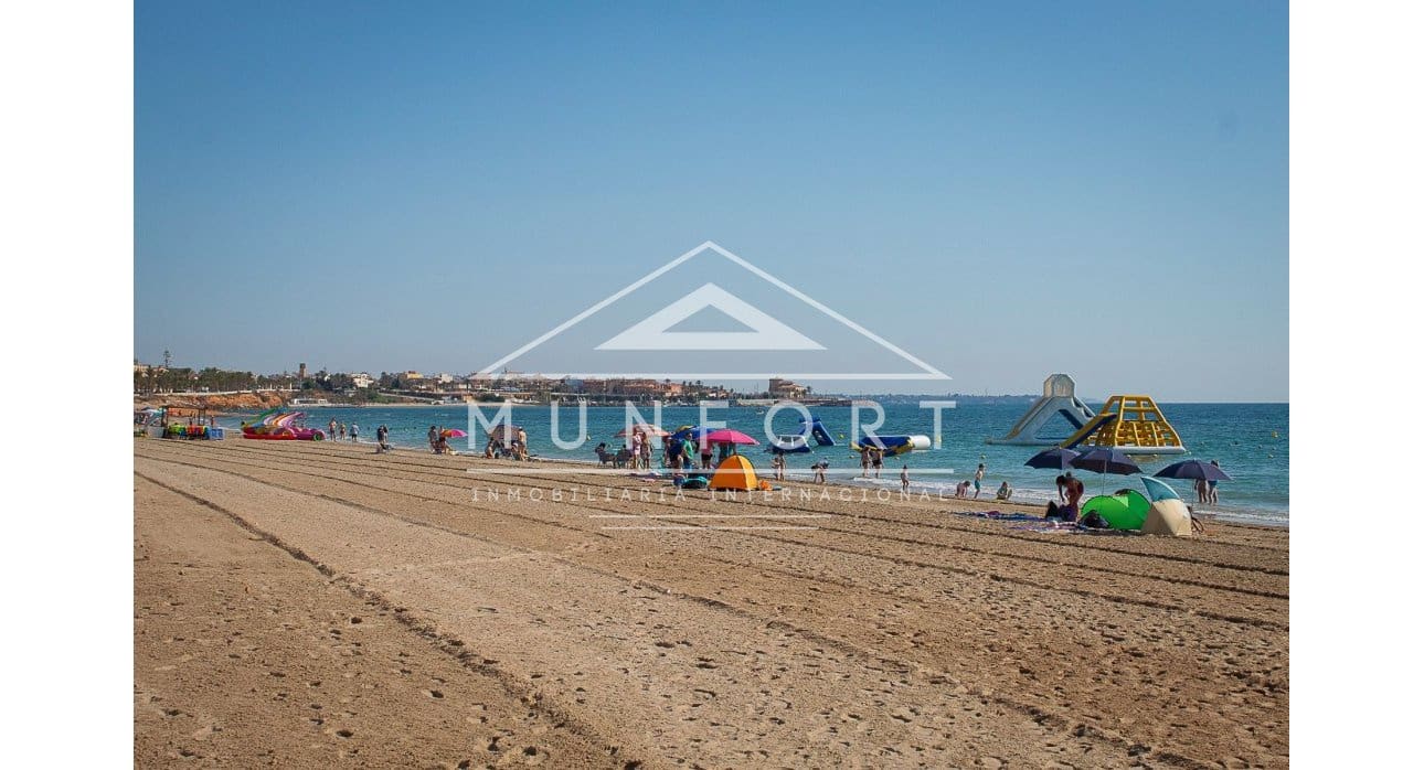 2 bedroom Bungalow for sale in Torre de la Horadada with pool - € 225,000 (Ref: 9716757)