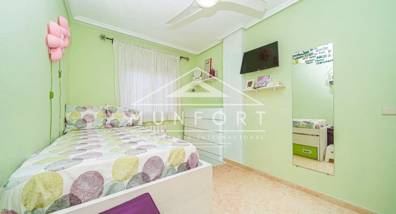 2 bedroom Apartment for sale in Torrevieja with pool - € 119,900 (Ref: 9720847)