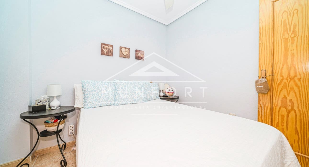 2 bedroom Apartment for sale in Torrevieja with pool - € 119,900 (Ref: 9720847)