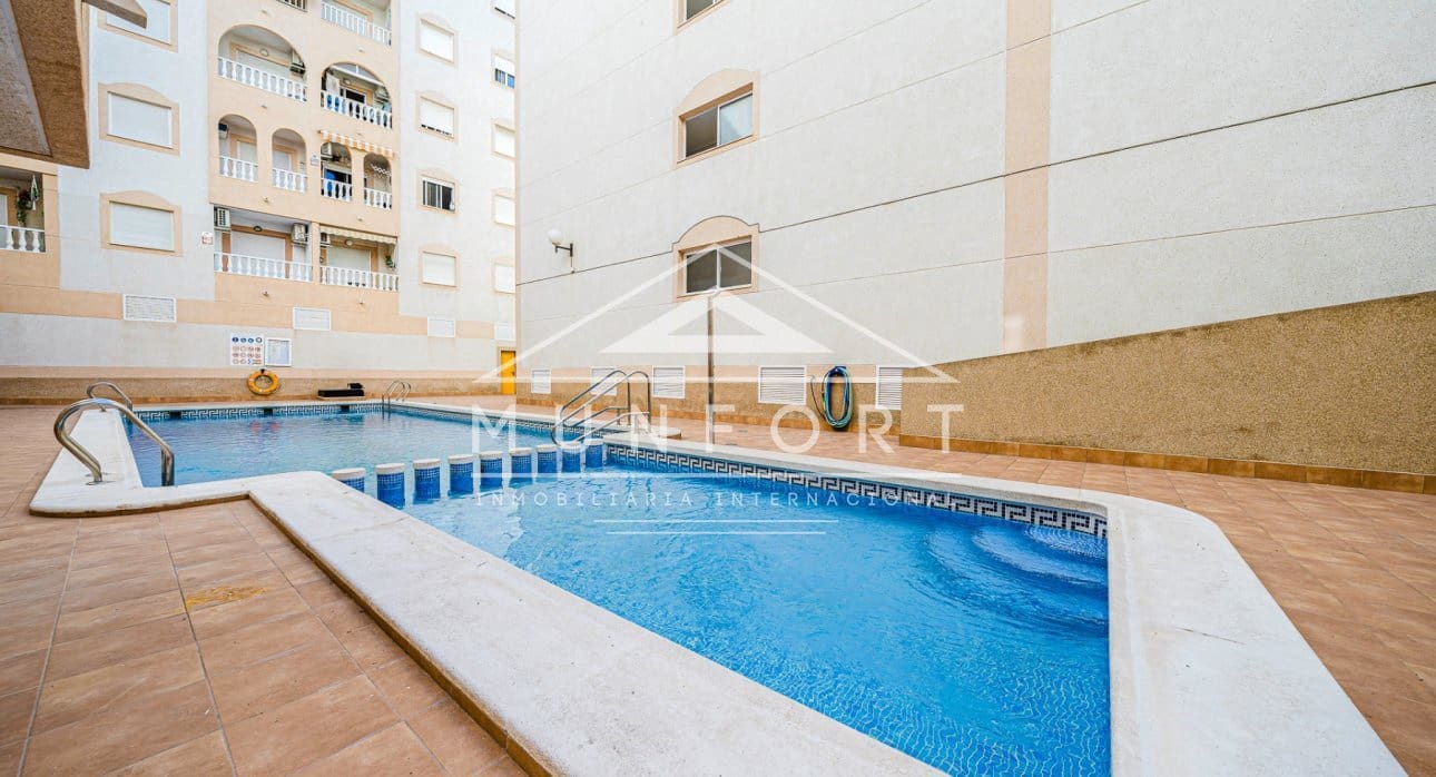2 bedroom Apartment for sale in Torrevieja with pool - € 119,900 (Ref: 9720847)