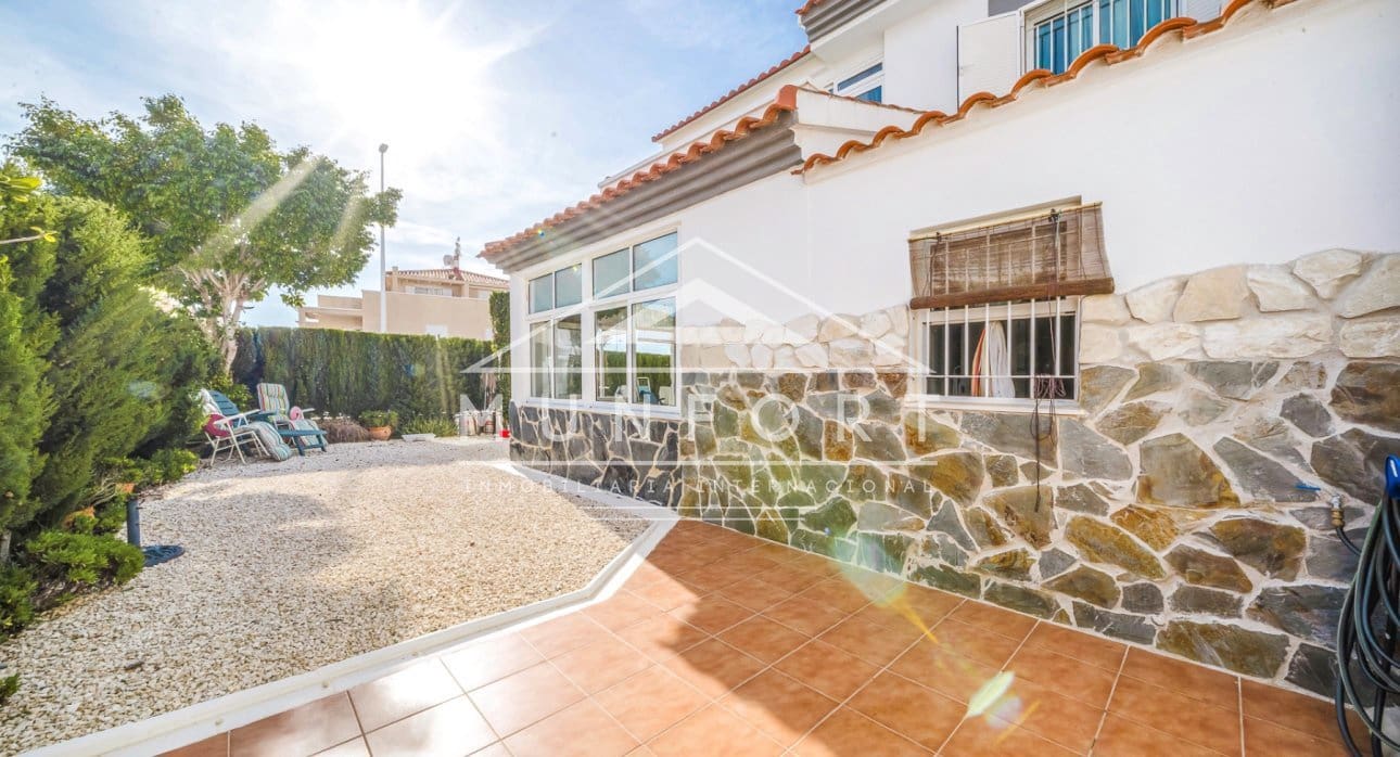 3 slaapkamer Appartement te koop in Orihuela Costa met zwembad - € 379.900 (Ref: 9720857)