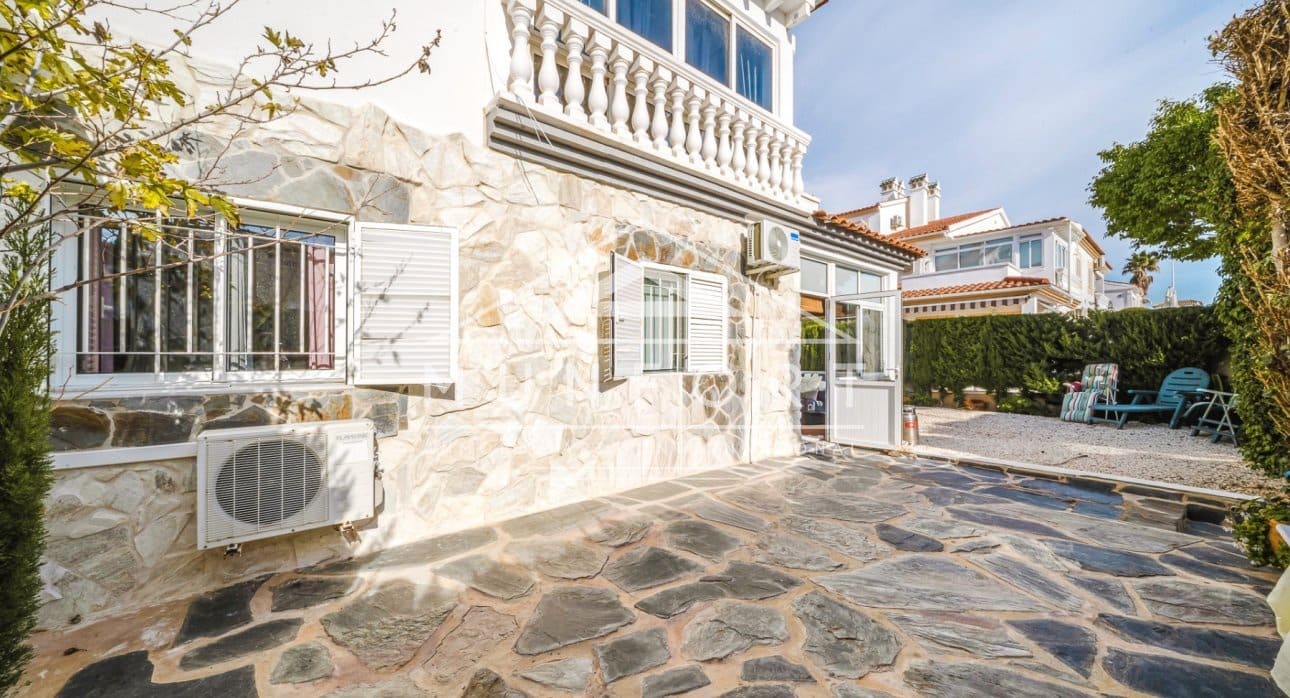 3 slaapkamer Appartement te koop in Orihuela Costa met zwembad - € 379.900 (Ref: 9720857)