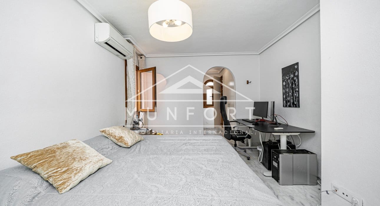 4 soveværelse Villa til salg i San Miguel de Salinas med swimmingpool - € 449.900 (Ref: 9731241)