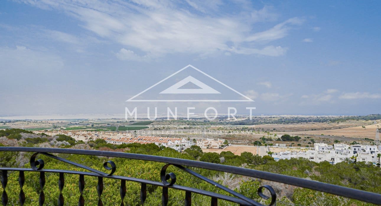 4 soveværelse Villa til salg i San Miguel de Salinas med swimmingpool - € 449.900 (Ref: 9731241)