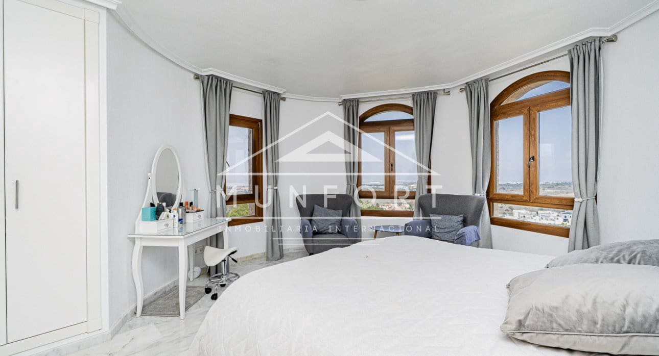 4 soveværelse Villa til salg i San Miguel de Salinas med swimmingpool - € 449.900 (Ref: 9731241)