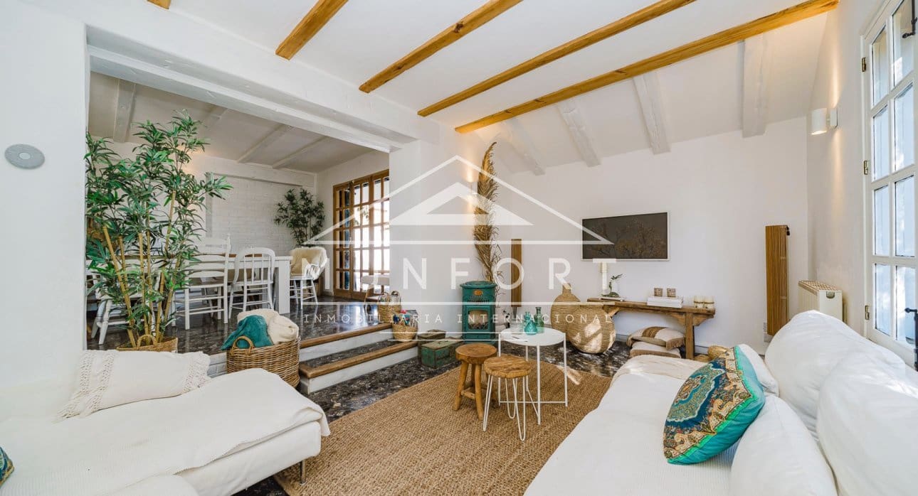 5 bedroom Villa for sale in Gea y Truyols with pool - € 599,900 (Ref: 9734051)