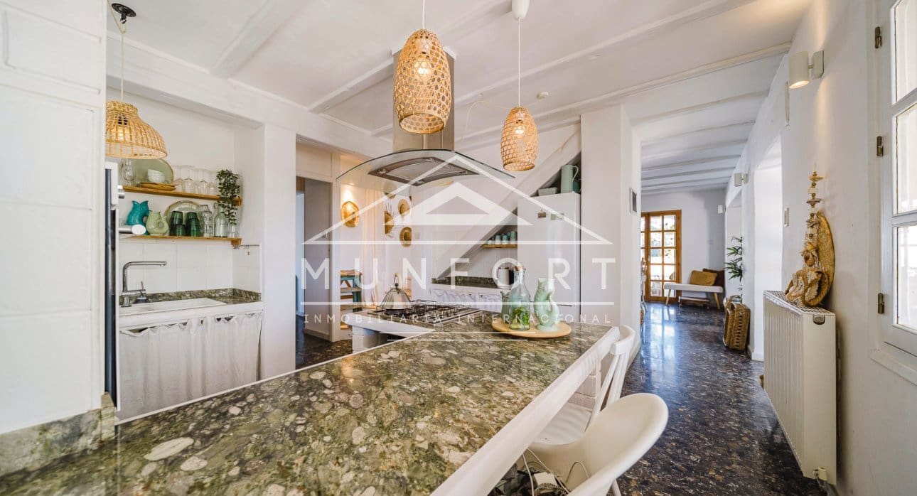 5 bedroom Villa for sale in Gea y Truyols with pool - € 599,900 (Ref: 9734051)