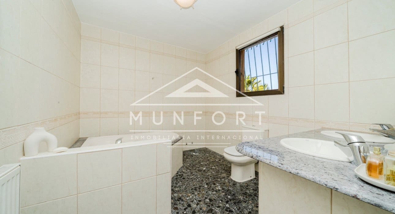 5 bedroom Villa for sale in Gea y Truyols with pool - € 599,900 (Ref: 9734051)