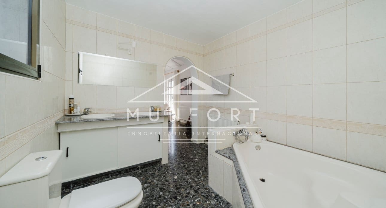 5 bedroom Villa for sale in Gea y Truyols with pool - € 599,900 (Ref: 9734051)