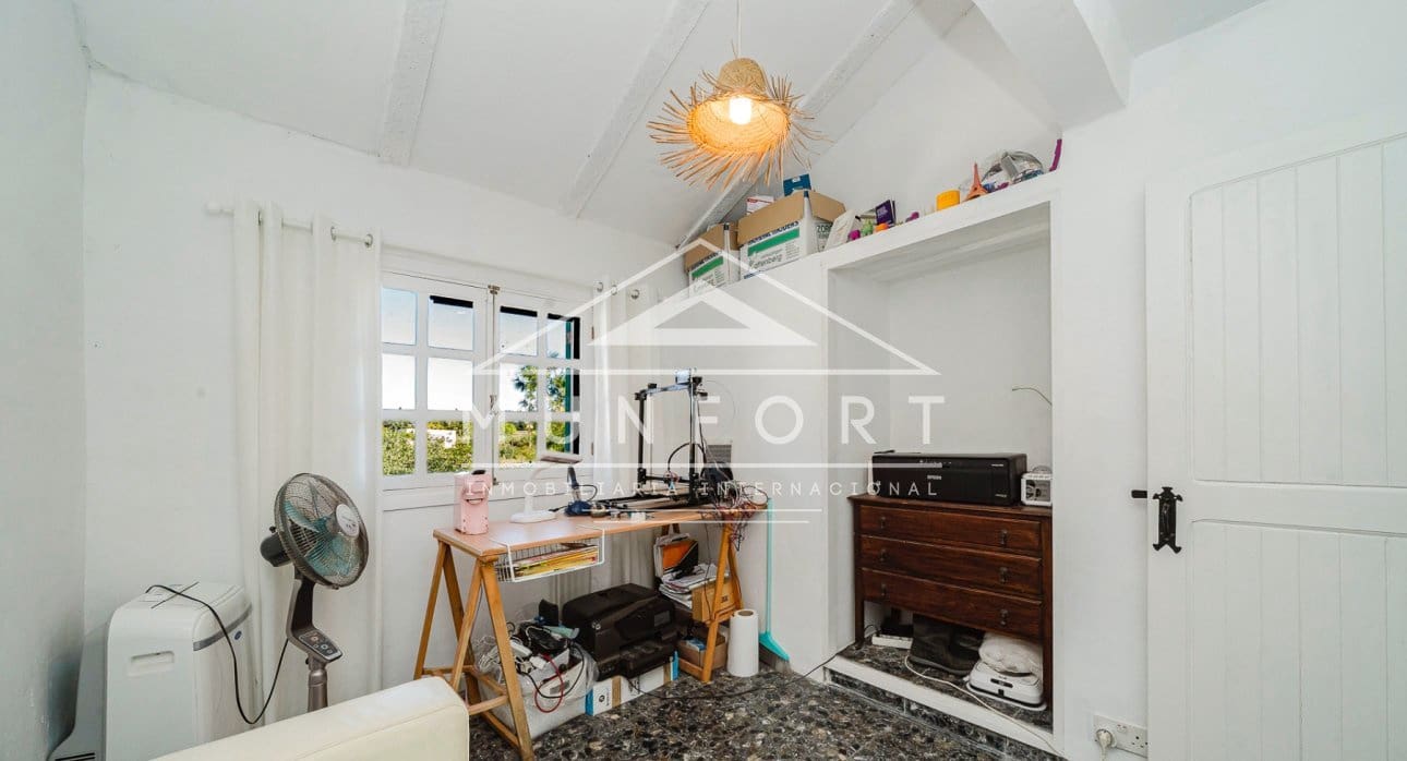 5 bedroom Villa for sale in Gea y Truyols with pool - € 599,900 (Ref: 9734051)