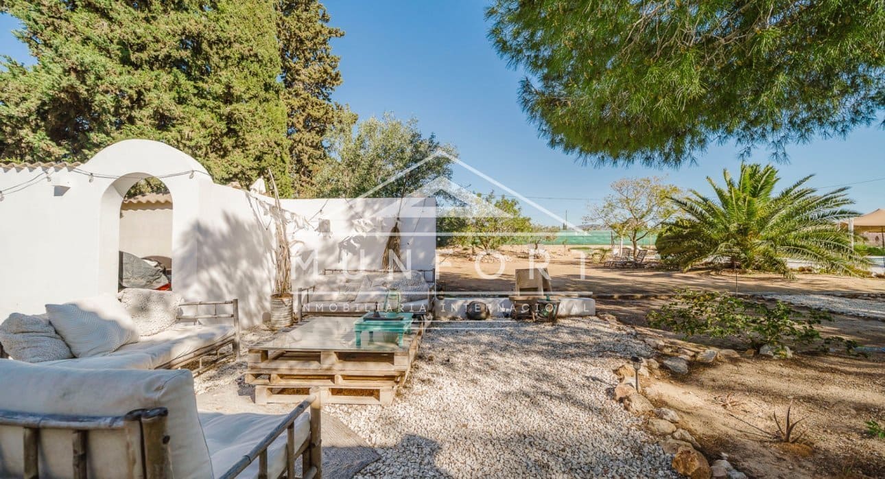 5 bedroom Villa for sale in Gea y Truyols with pool - € 599,900 (Ref: 9734051)