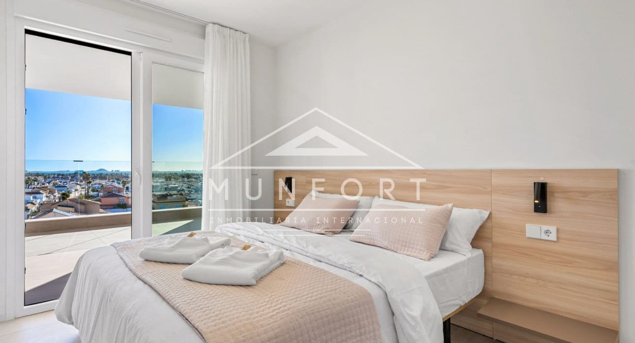 3 slaapkamer Penthouse te koop in Los Alcazares met zwembad - € 419.900 (Ref: 9772018)