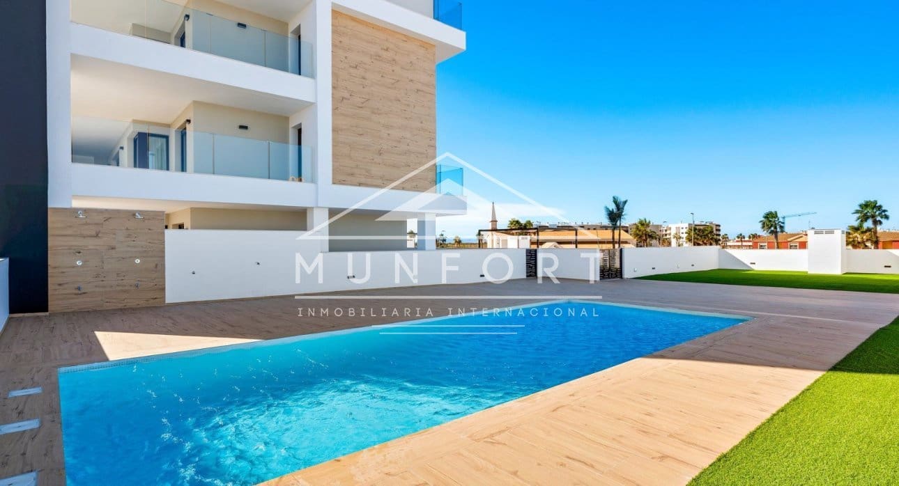 3 slaapkamer Penthouse te koop in Los Alcazares met zwembad - € 419.900 (Ref: 9772018)