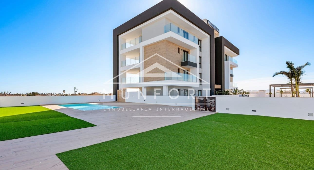 3 soveværelse Lejlighed til salg i Los Alcazares med swimmingpool - € 324.900 (Ref: 9772019)