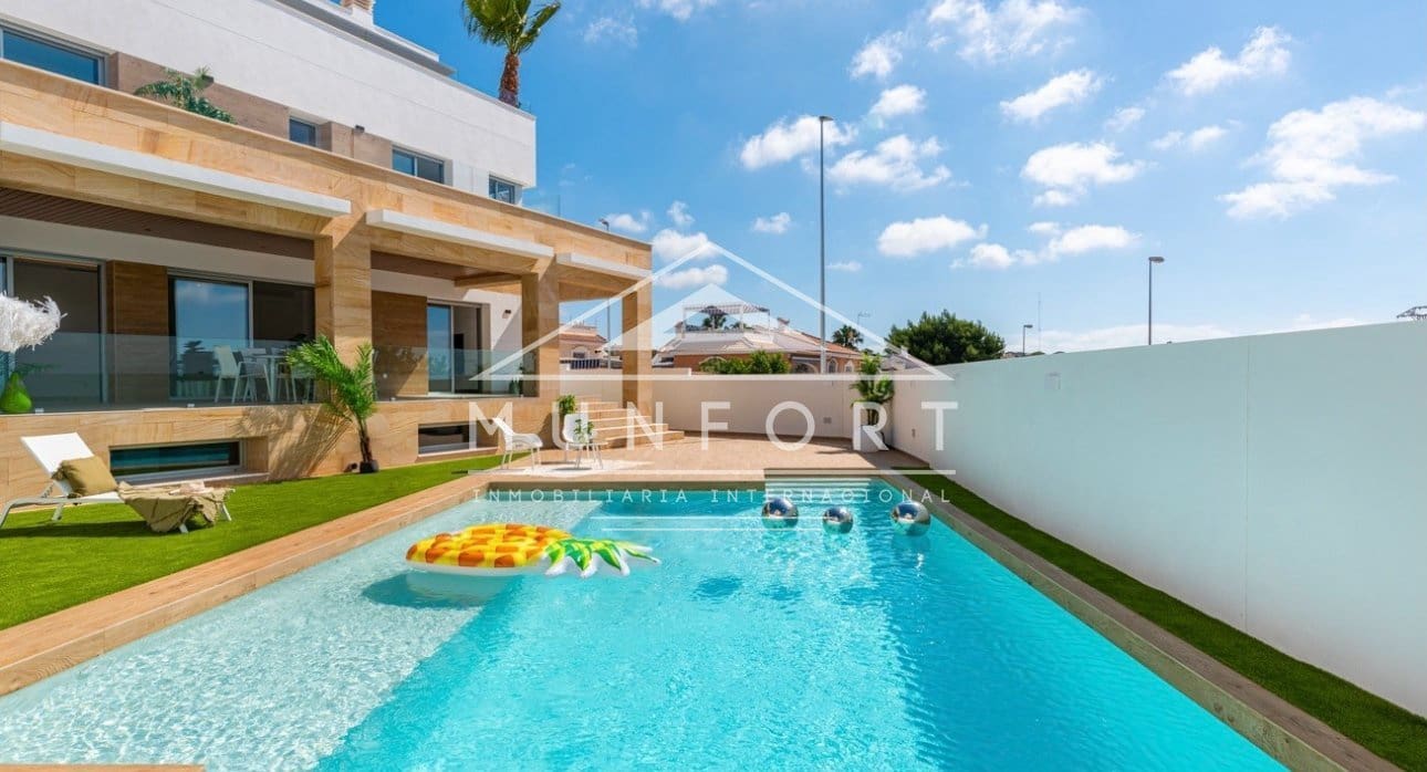 4 chambre Villa/Maison à vendre à Ciudad Quesada avec piscine - 864 647 € (Ref: 9776930)