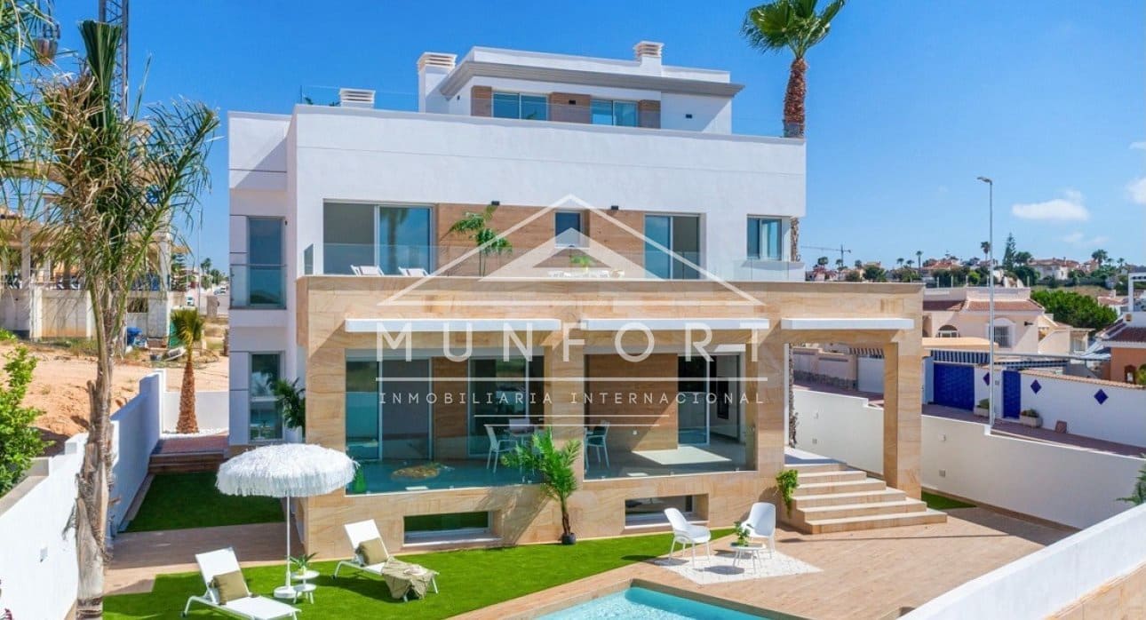 4 chambre Villa/Maison à vendre à Ciudad Quesada avec piscine - 821 910 € (Ref: 9776931)