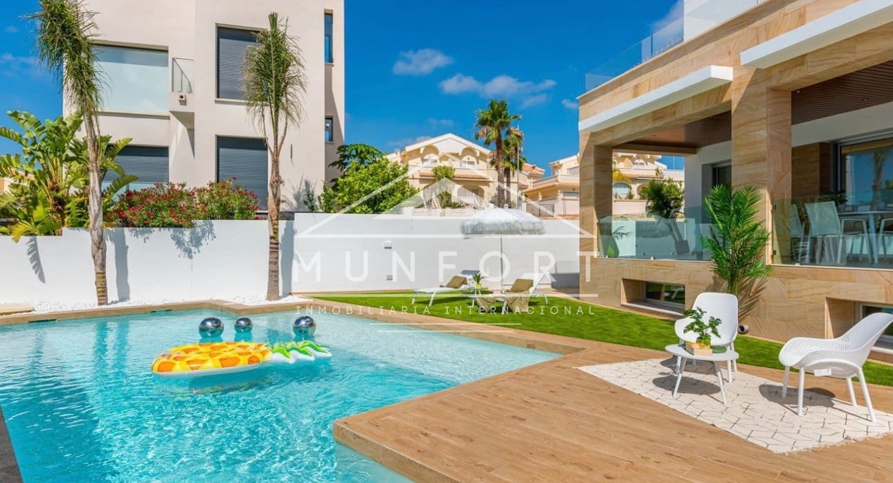 4 chambre Villa/Maison à vendre à Ciudad Quesada avec piscine - 821 910 € (Ref: 9776931)